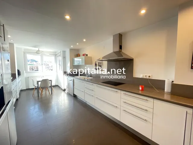 Ático duplex con chimenea y vistas panorámicas — 25