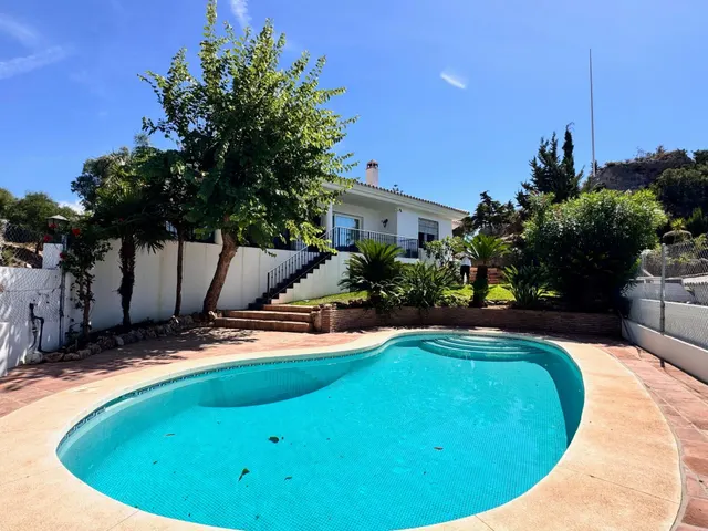 Chalet Independiente de Lujo en Benalmádena – Privacidad, Naturaleza y Vistas al Mar — 2