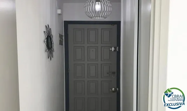 Apartamento reformado con amplia terraza y aparcamiento privado en Santa Margarita Roses — 15