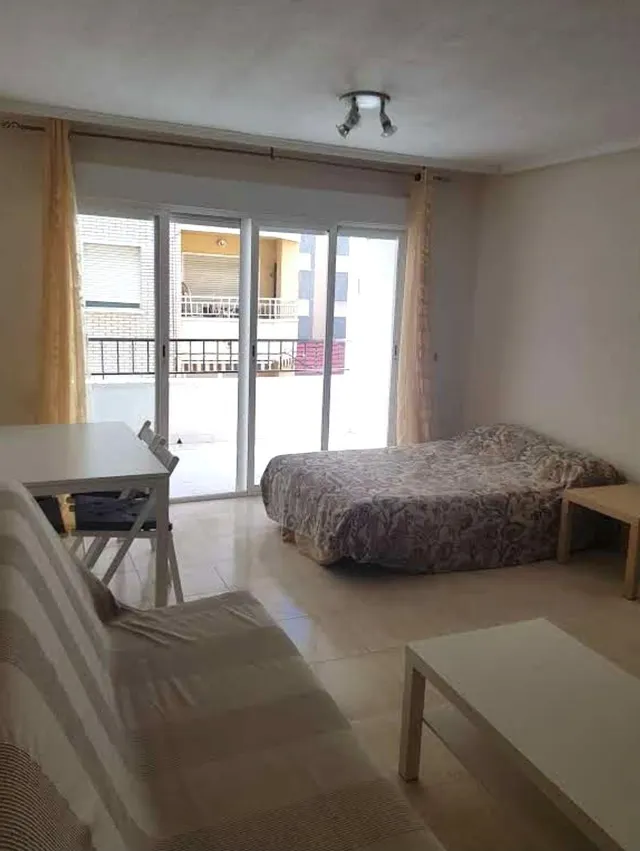 ESTUDIO ACOGEDOR CON AMPLIA TERRAZA A 400 METROS DE LA PLAYA - foto 3