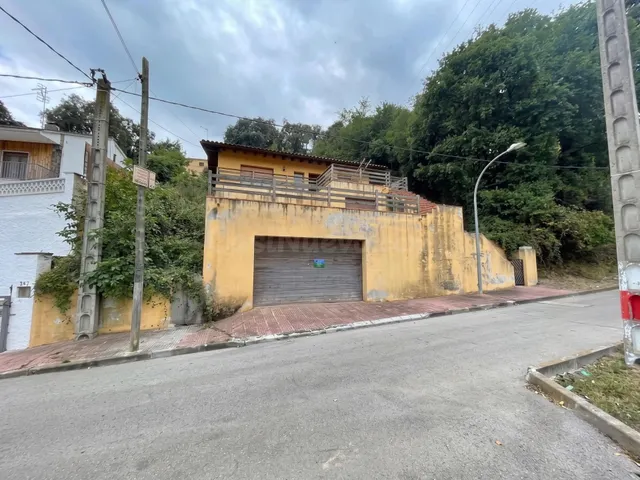 CHALET EXCLUSIVO CON JARDÍN Y GARAJE A LA VENTA EN SANTA MAR - foto 2