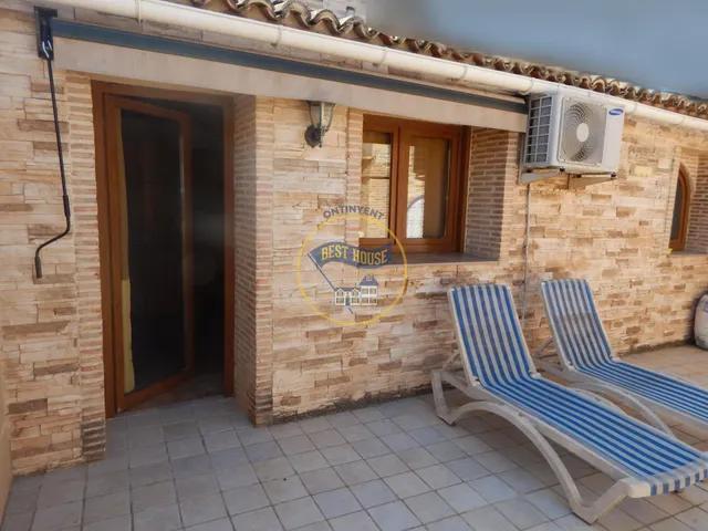 OPORTUNIDAD, CASA REFORMADA CON PISCINA Y OTRAS COMODIDADES. — 42