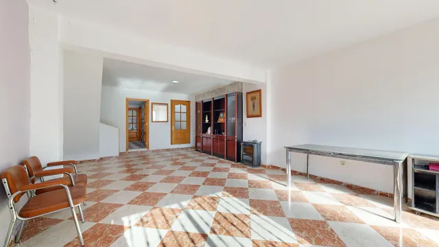 En el Raval, cullera una casa reformada y para entrar a vivir. — 3