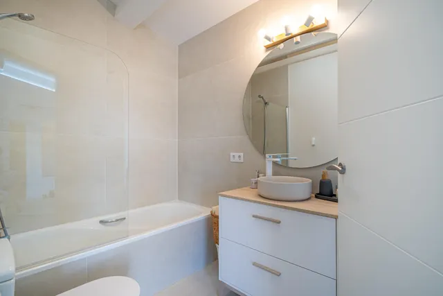 Casa con piscina en primera línea de mar en Cala Gamba — 19