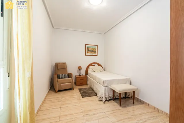 Piso soleado esquina con terraza y piscina comunitaria en El Altet — 26