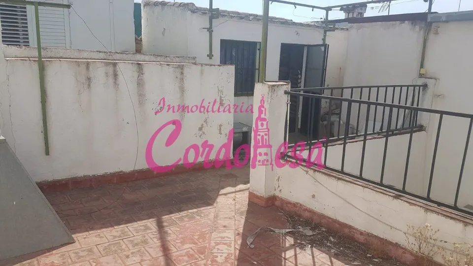 CASA INDEPENDIENTE A 5 MINUTOS DEL AYUNTAMIENTO!!!