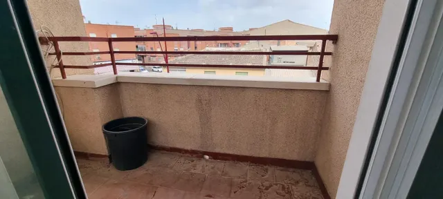 PISO CON VISTAS DESPEJADAS Y BALCÓN — 3