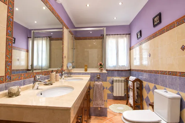 VENDE EN EXCLUSIVA CHALET INDEPENDIENTE EN COÍN — 38