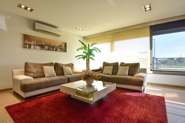 Moderna y seminueva casa en Paiporta en zona tranquila, sin finca delante — 4