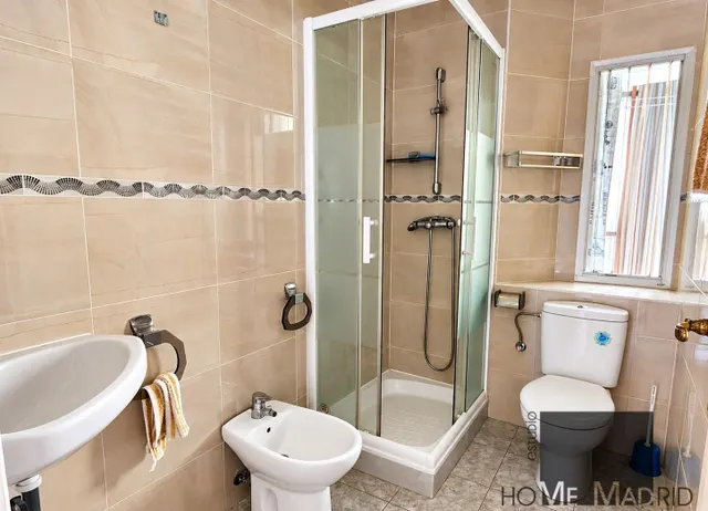 ESTUDIO HOME MADRID OFRECE piso de 109 m2, situado en tercera planta exterior, en el barrio de Peñagrande. — 13