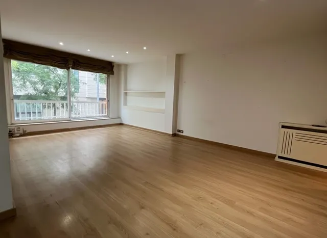 PISO MUY AMPLIO Y TRANQUILO EN SARRIA — 2