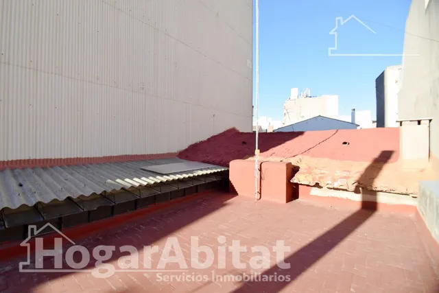 MAGNIFICA CASA CON TERRAZA Y LOCAL COMERCIAL EN EL CENTRO - foto 3