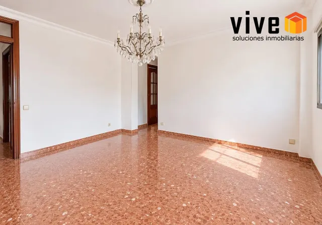 Amplia vivienda en Hermandad del Trabajo — 12