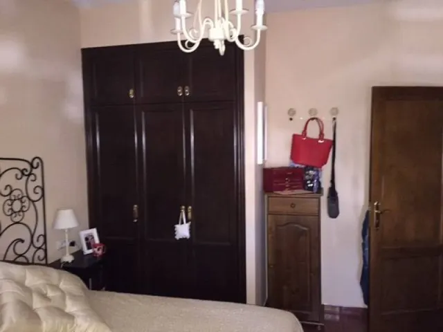 Edificio con 5 apartamentos, 2 locales  comercial y garaje  en Valle san Lorenzo. — 9