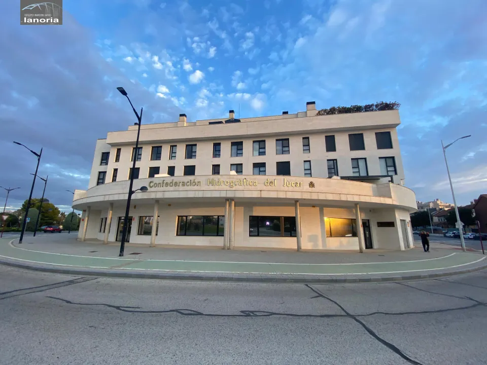 Grupo la Noria Vende o Alquila local de 143m2. Excelente ubicación, diversas posibilidades de USO.