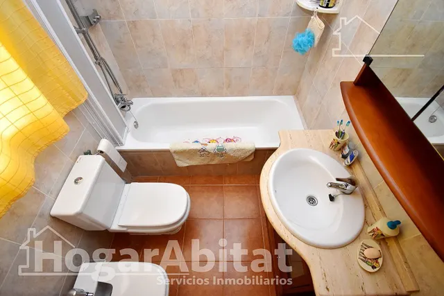 CHALET PAREADO CON TERRAZA Y GARAJE JUNTO A LA PLAYA — 35