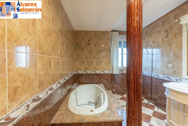 Casa adosada con terraza, vistas a Granada y Sierra Nevada, garaje y sótano — 16