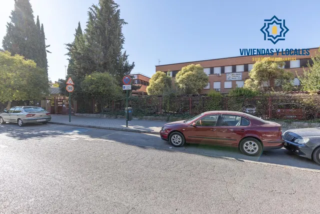 Local en venta junto al instituto Zaidín Vergeles – Listo para empezar tu negocio — 19