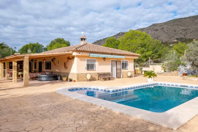 Preciosa finca Chalet con 4 dormitorios y 3.000 m2 de parcela vallada en la Robella — 10