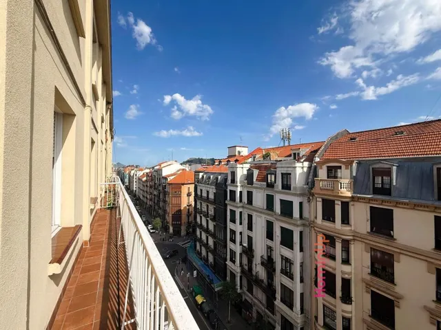 Se Alquila piso de 4 dormitorios y 2 baños para Entrar a Viv - foto 3