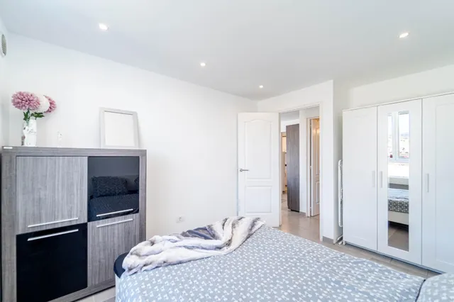 Apartamento renovado de 3 dormitorios con amplia terraza en Puerto Rico — 23
