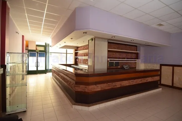 Local comercial en venta — 8