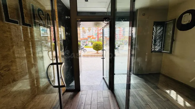 ¡Oportunidad única de inversión en la costa de Valencia! Se traspasa/vende excepcional local comercial con licencia definitiva de Pub en la codiciada Playa de Cullera. — 3