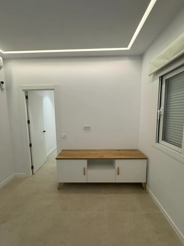 APARTAMENTOS MODERNOS E INDEPENDIENTES TOTALMENTE REFORMADOS — 23