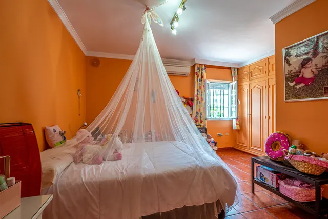 Chalet 4 habitaciones 557m² en venta - Centro — 24