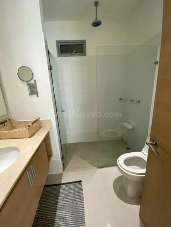 ¡Se vende hermoso apartamento en la exclusiva zona de Crespo - foto 4
