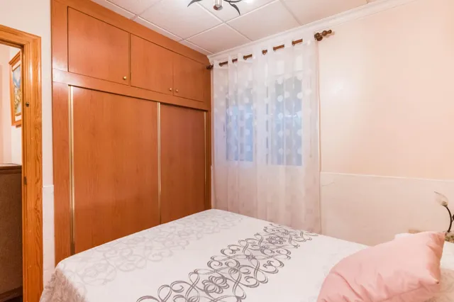 Casa con garaje, terraza y mucho potencial en los ramos — 14