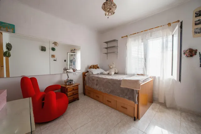 Chalet independiente en parcela esquinera de 515 m2 con gran garaje en Maravisa — 27