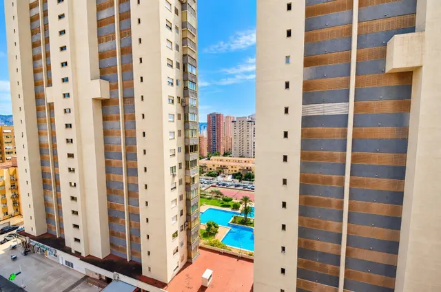 SE VENDE PISO DE TRES habitaciones EN PLUEBLO LEVANTE CON PARKING SEVENDGROUP.COM — 24