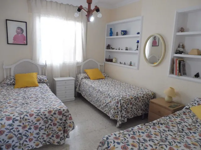 Villa grande con mucho potencial y vistas al mar zona Estupa Budista, Benalmádena — 9