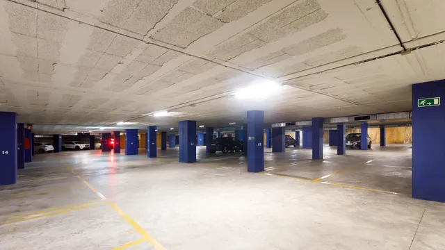 Parking 12m² en alquiler - Zona Franca — 23