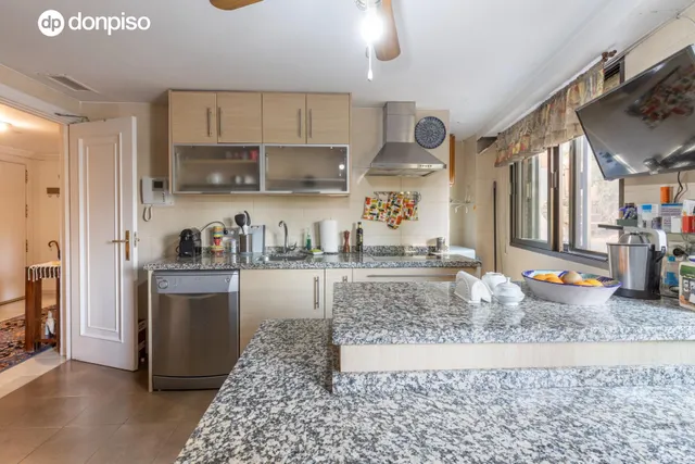 Exclusivo piso señorial con terraza en el Paseo del Salón (Cuesta de Escoriaza), con cochera y trastero. — 11