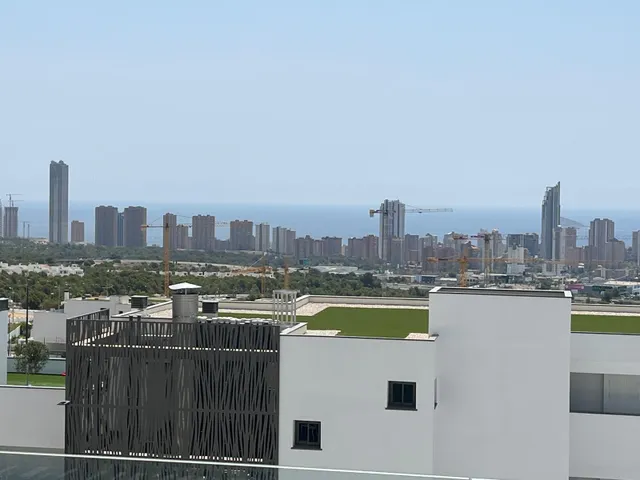 Se vende bonito apartamento 2 dormitorios y 2 baños y vistas al mar con garaje y trastero 608249911 — 24