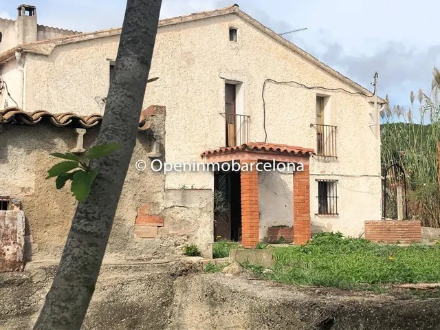 MASIA CATALANA CON GRAN PARCELA DE 3386 METRO EN TORRELLES D