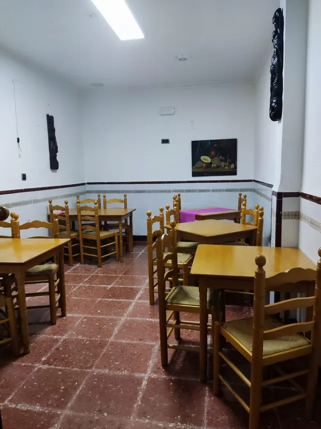 Listo para abrir: licencia de restaurante activa, cocina industrial y salida de humos. — 15