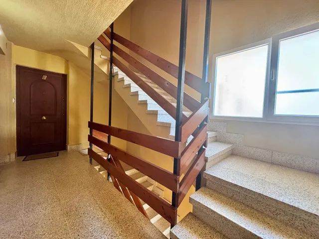 Apartamento en primera línea de playa de Gandia en residencial con piscina comunitaria, garaje y trastero. — 43