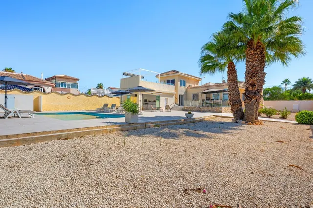 Villa 3 habitaciones 250m² en venta - Centro de la Ciudad Quesada — 47