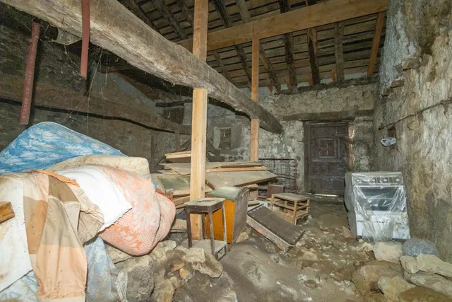 Casona montañesa y cuadra de piedra — 29