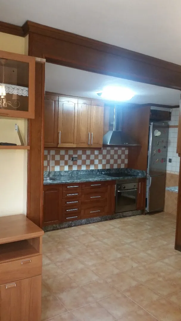 Vivienda de 120 metros más bar de 80 metros.
San Pedro. — 7