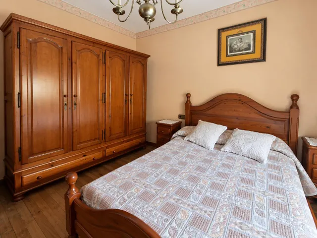 Casa en Carbayín: cuatro dormitorios, dos garajes y terreno para disfrutar de la vida de pueblo — 11