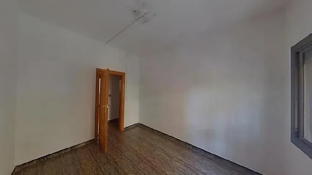 PISO EN VENTA OKUPADO EN C/ VENEZUELA — 8