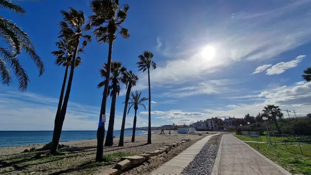 Chalet 4 habitaciones 271m² en venta - Costa del Sol — 46
