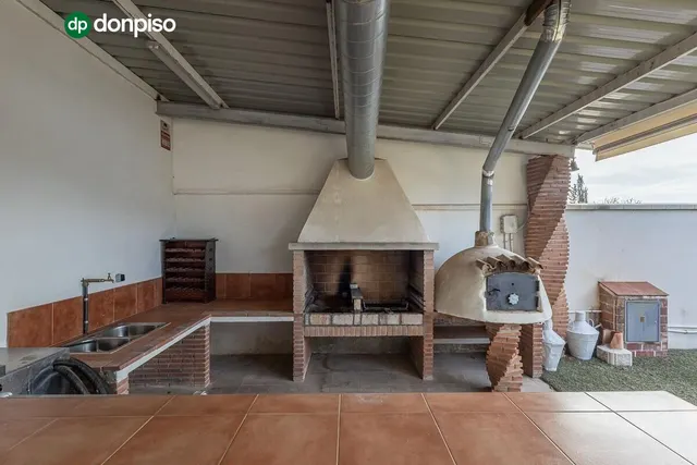 Chalet independiente con pozo propio y placas solares — 32