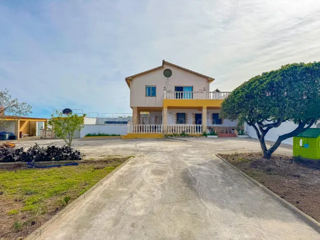 JOYA EN ALCOVER: CHALET REFORMADO CON 1.100m2 DE JARDÍN PRIV