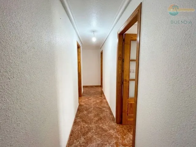 Piso de 3 dormitorios , garaje y trastero muy cercano a servicios — 26