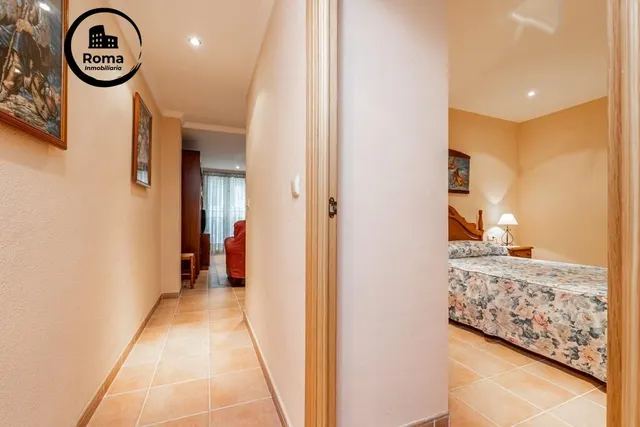 Piso en el centro de Granada, totalmente reformado con dos grandes dormitorios y un baño — 29